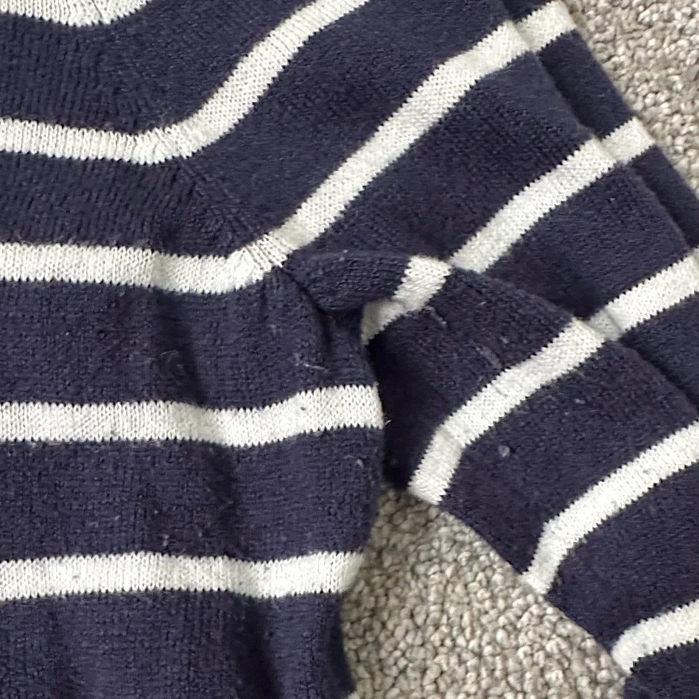 Old Navy Navy and White Striped V-Neck Sweater Size Large